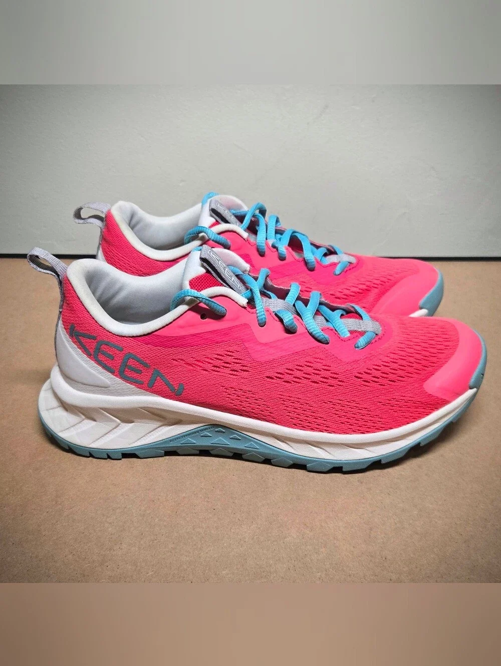 Keen Women's 7.5 Versacore Speed Hiking Shoes/Sneakers Red/White (38 EU)